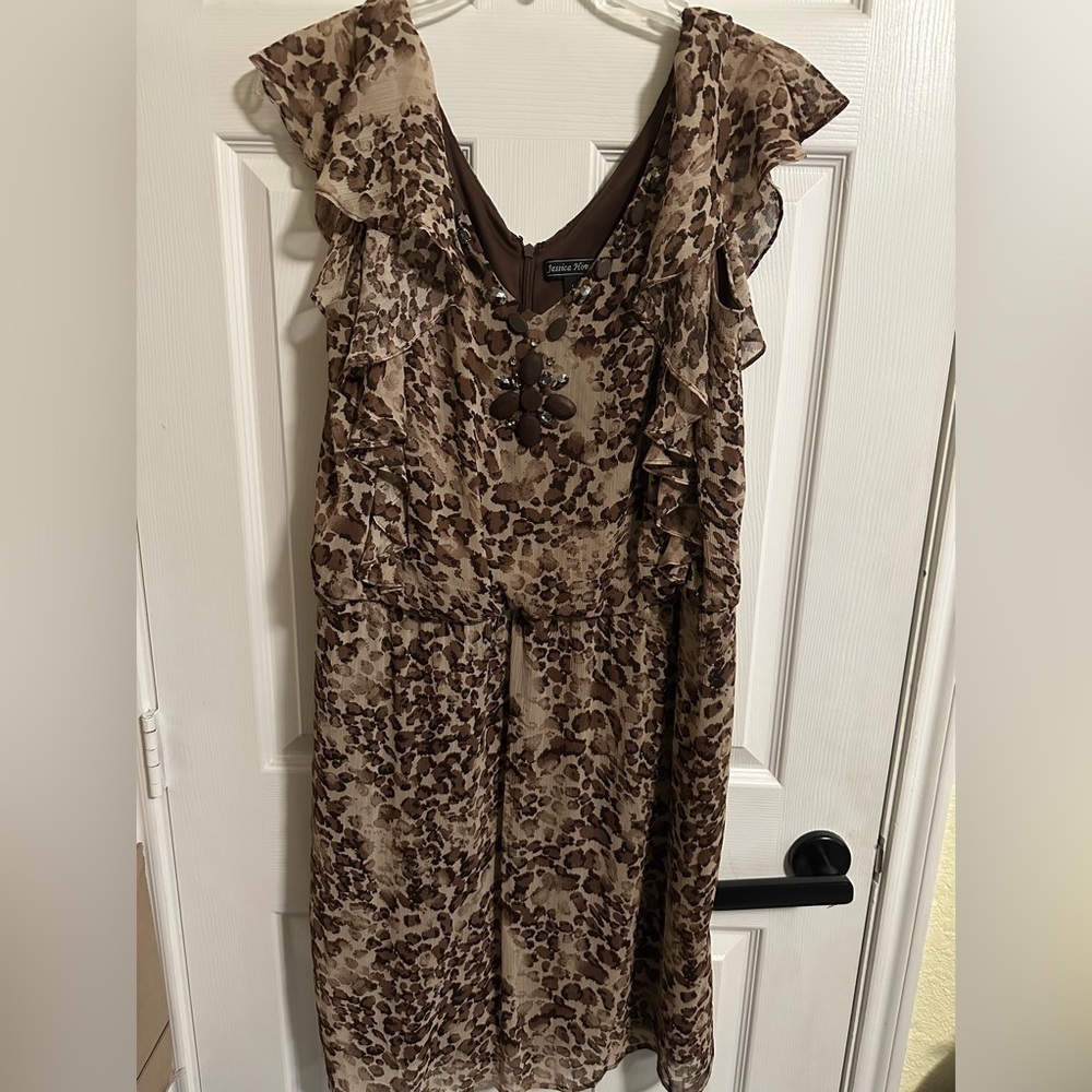 Jessica Howard Size 14W Cheetah Print Dress Short Sleeve Jeweled V Neck